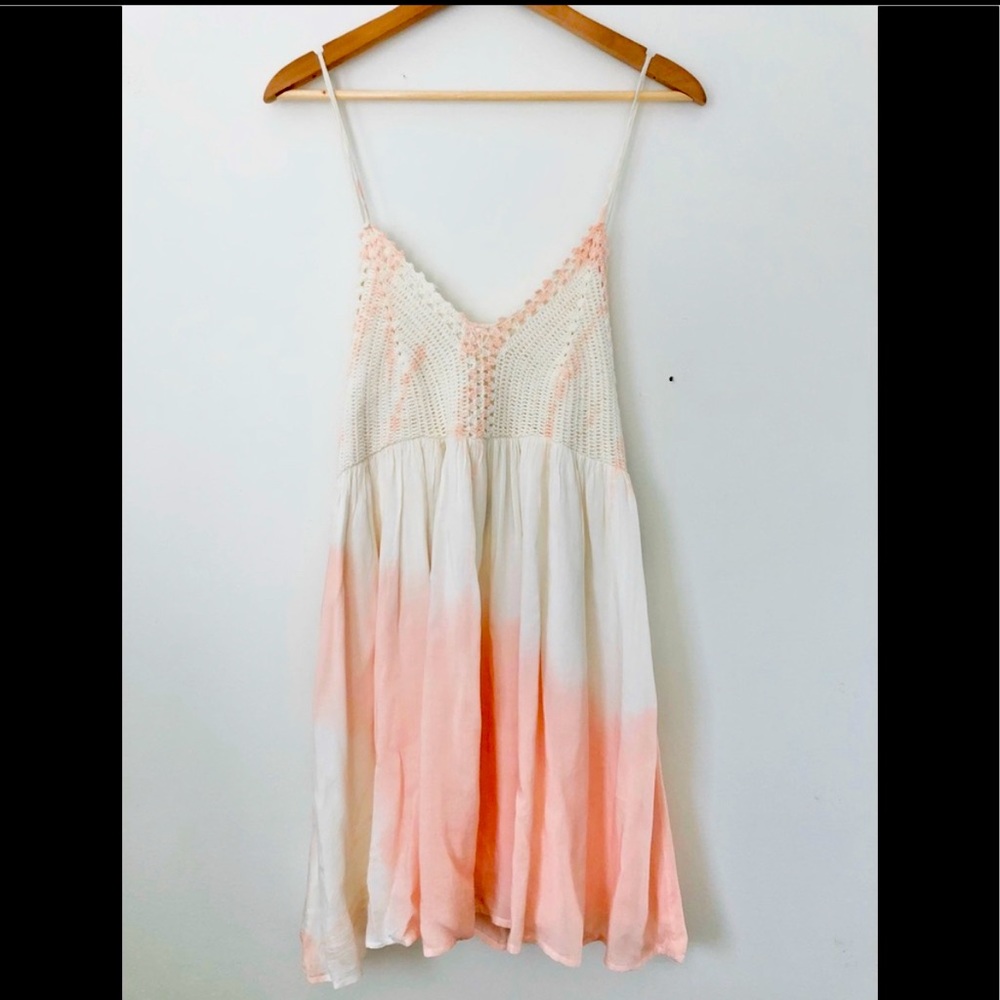 Lulu’s Boho Ombré cream and pink crocheted cross strap flowy dress
